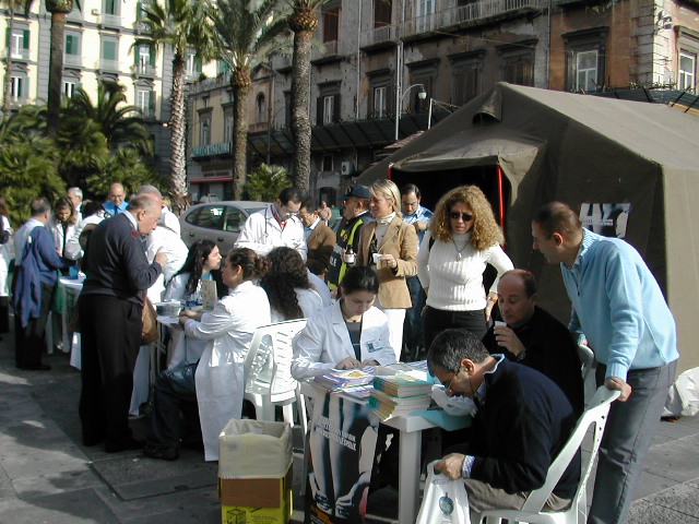 MANIFESTAZIONE DIABETICI 2003 009.jpg