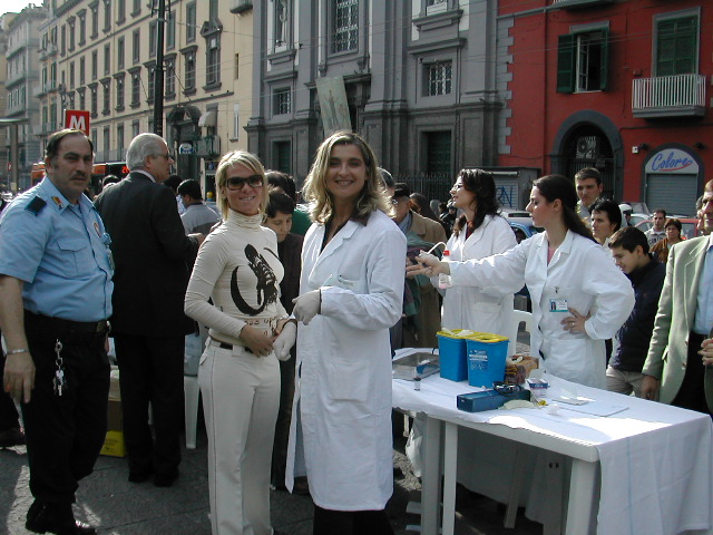MANIFESTAZIONE DIABETICI 2003 025.jpg